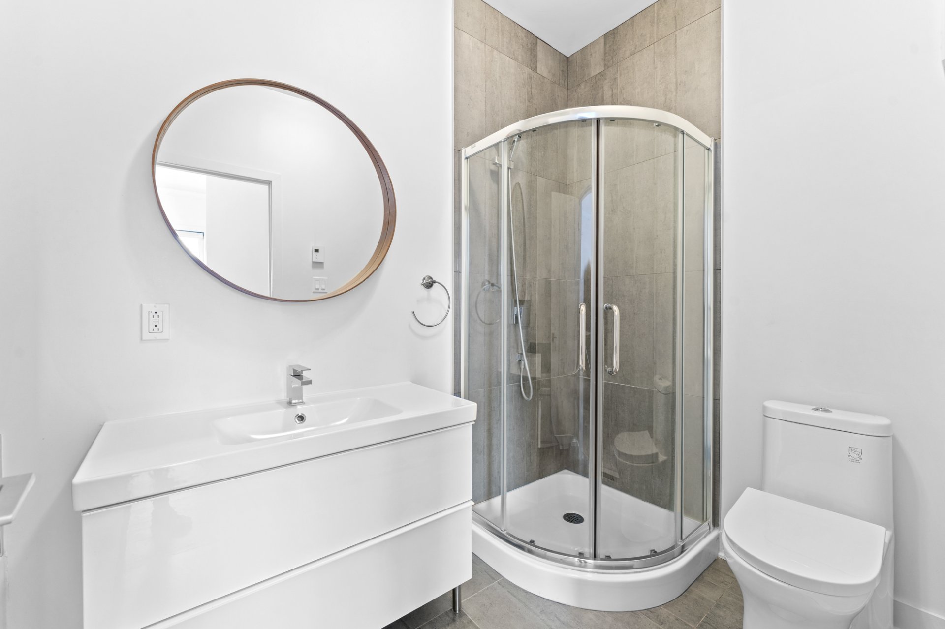Salle de bains — 1256 Maisonneuve, 304