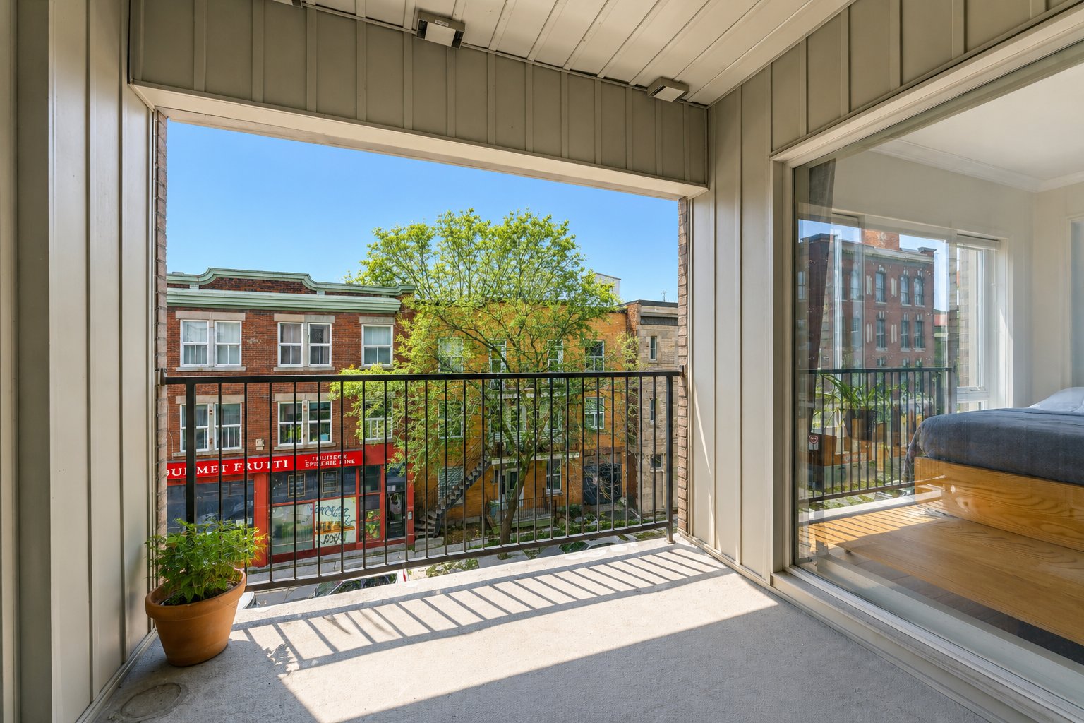 Balcon — 1256 Maisonneuve, 304
